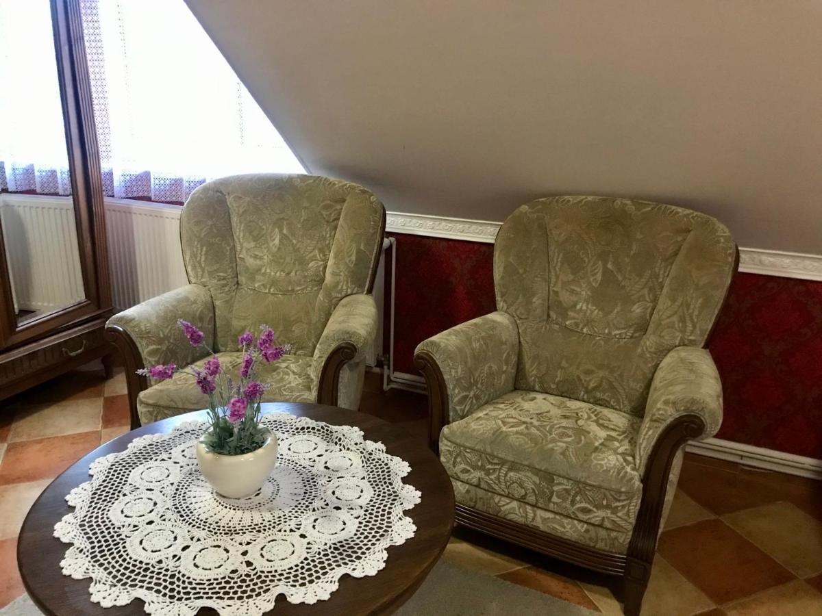 Dworek Biala Dama Nieborów エクステリア 写真