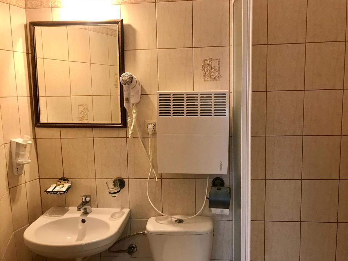 Dworek Biala Dama Nieborów エクステリア 写真