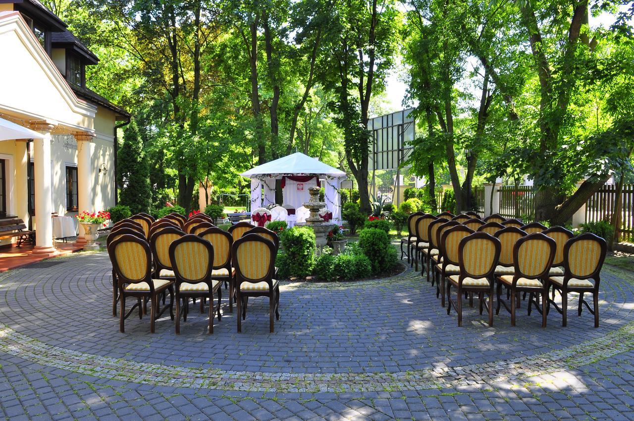 Dworek Biala Dama Nieborów エクステリア 写真
