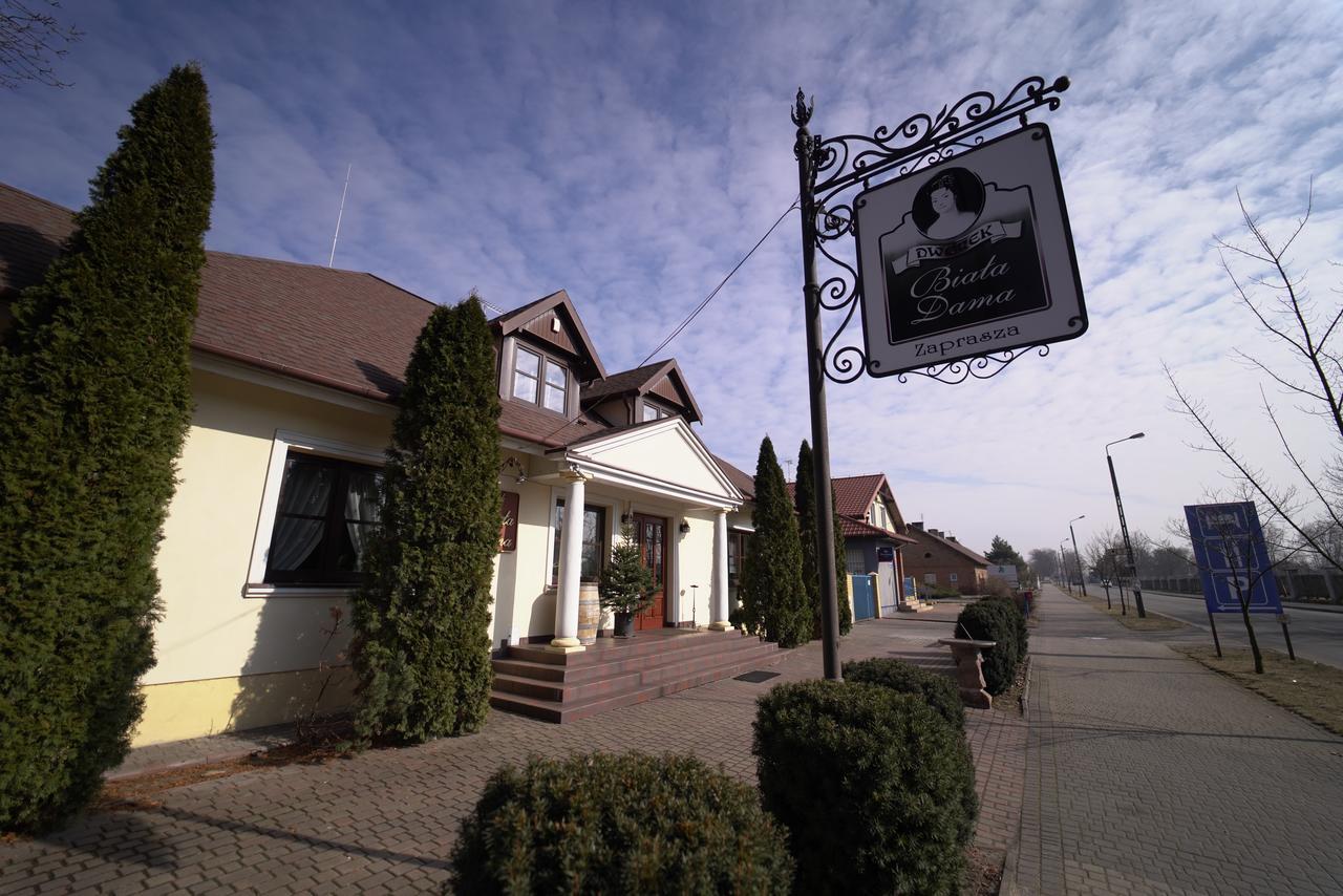 Dworek Biala Dama Nieborów エクステリア 写真